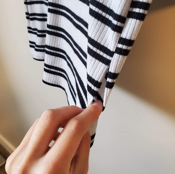 Black and white stripes crop top - Picture 6 of 7